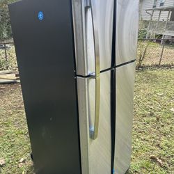 Refrigerator 