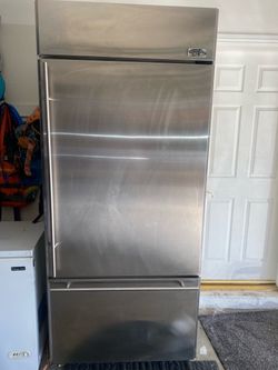 GE Monogram Stainless Steel Bottom-Freezer Refrigerator