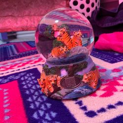 Tiger Snow globe 