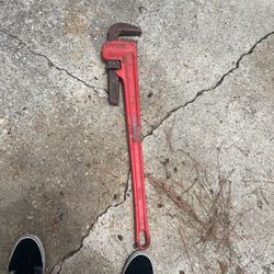 36 Pipe wrench 