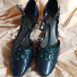 Women's 9.2.5 Black Size 8.5W 2" Heel Closed Toe