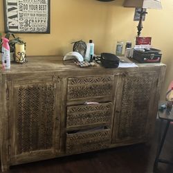 Dresser 