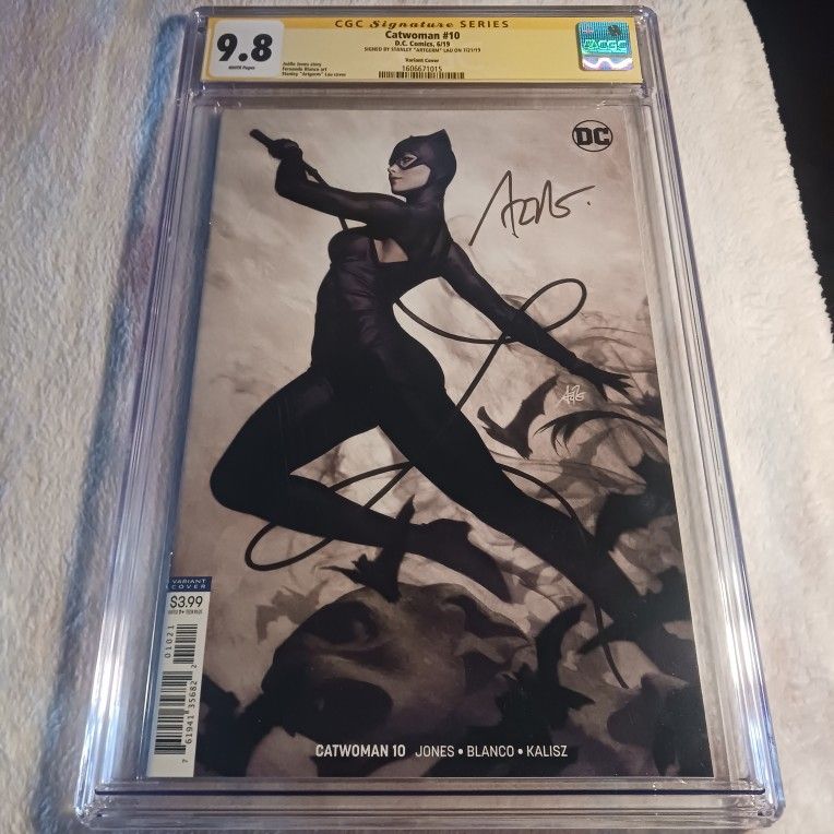 CGC 9.8 Catwoman #10 Signed by Stanley "Artgerm" Lau Artgerm Comic