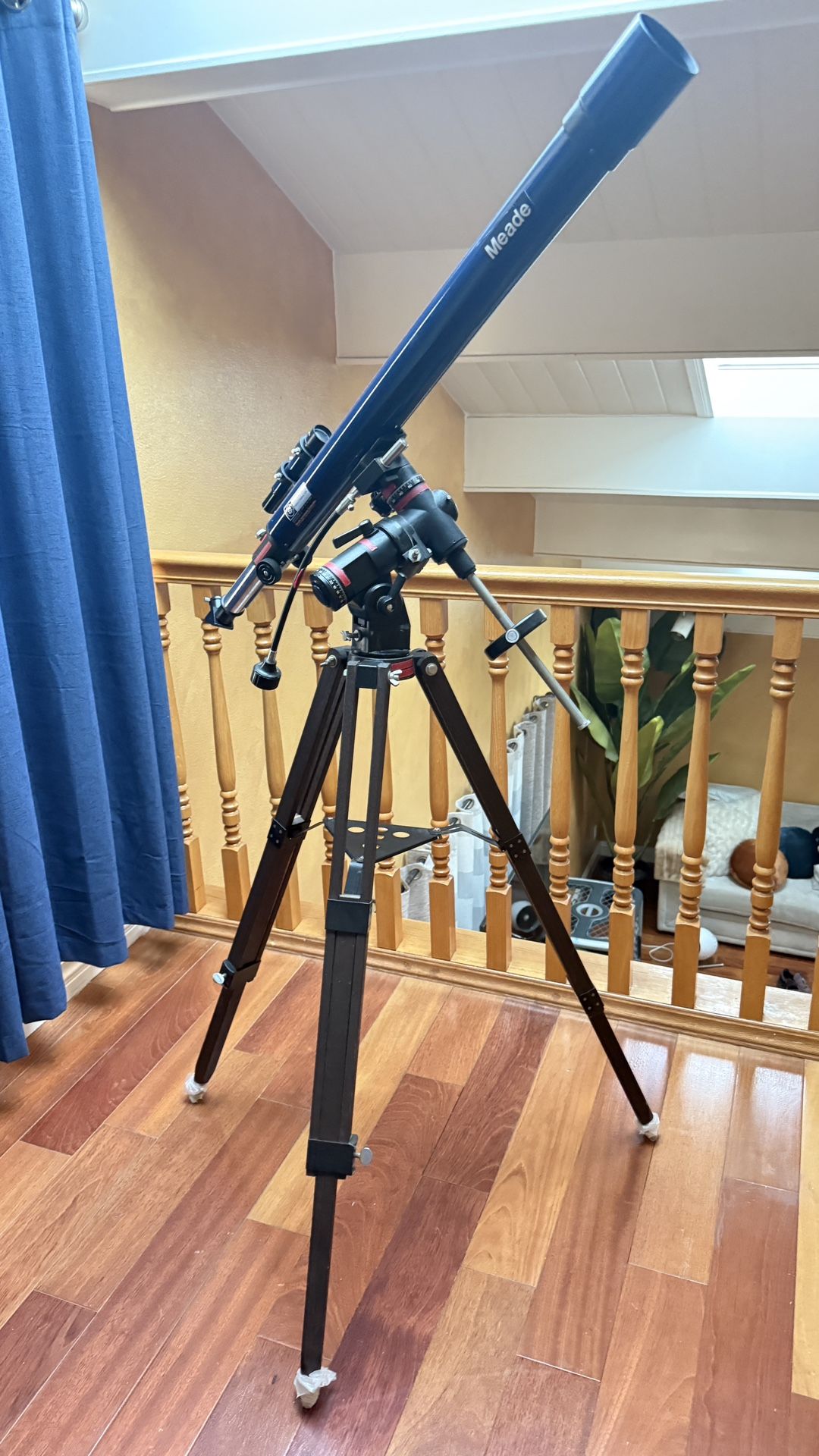 Meade Model 295 telescope, which is a refracting telescope