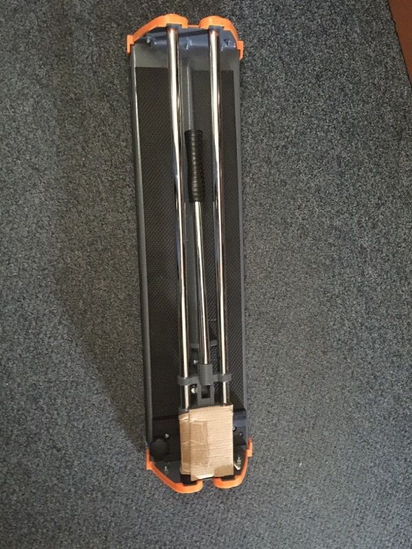 Tile cutter