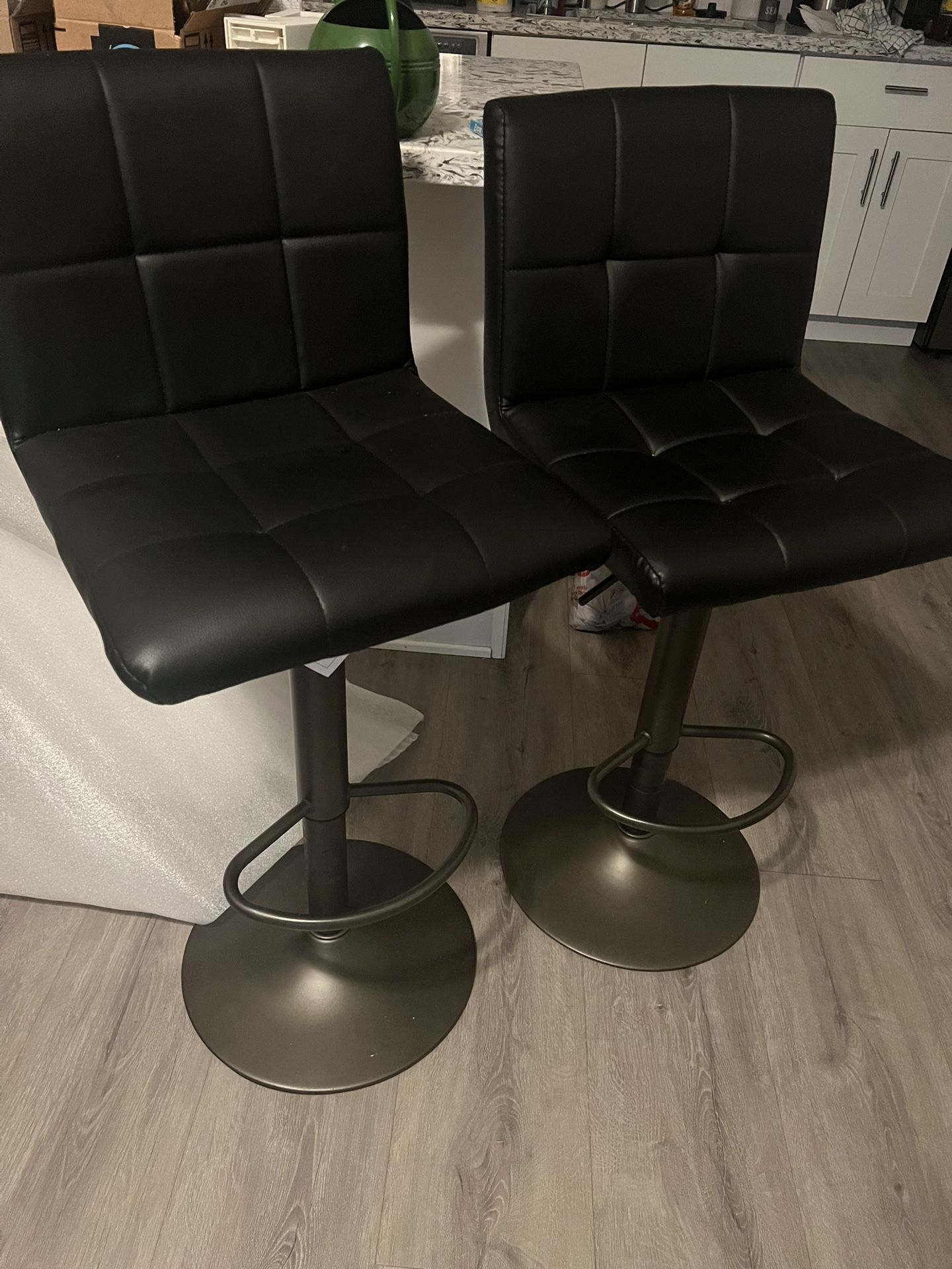 2 Bar Stools