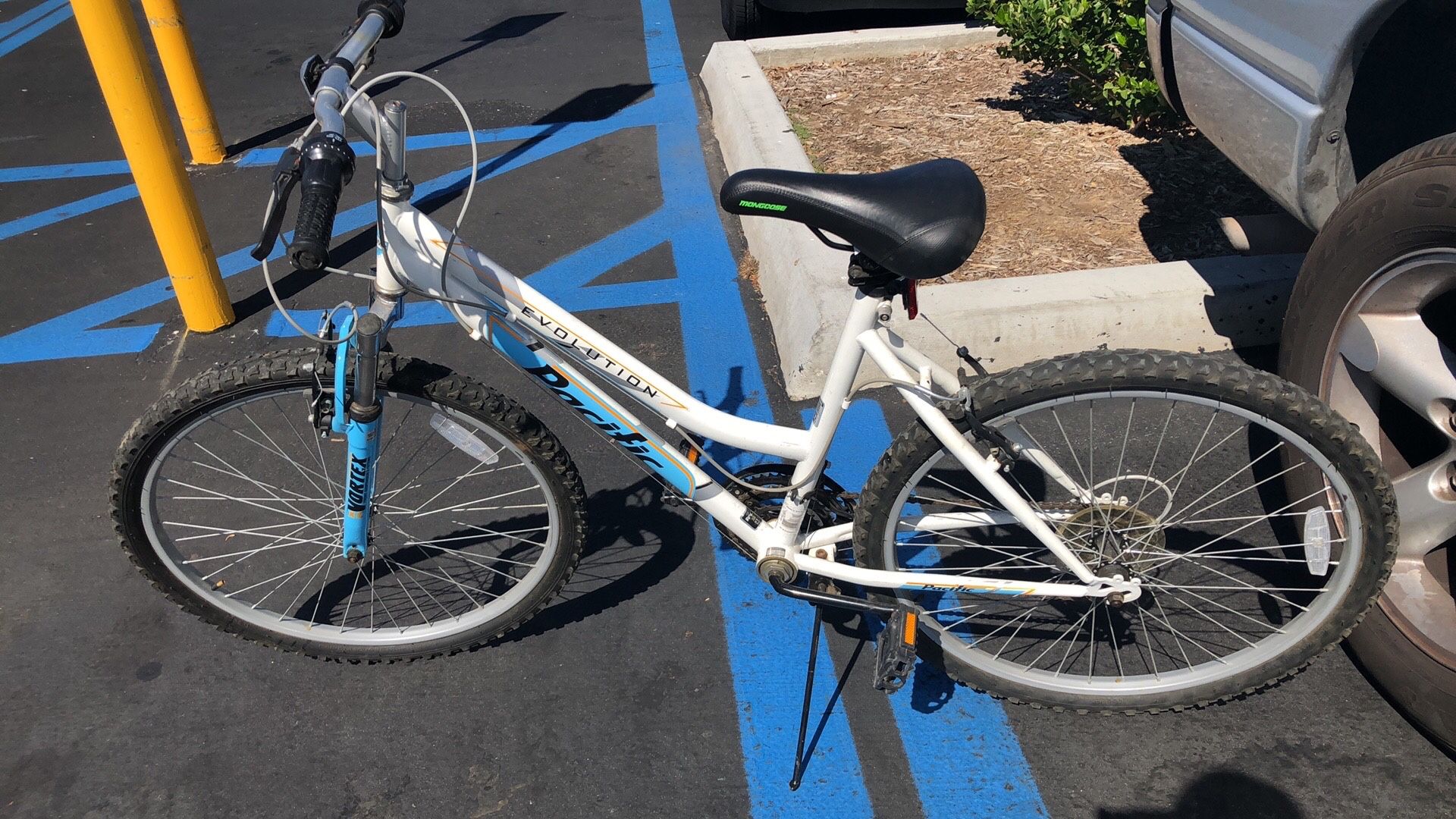 Pacific Evolution 26” Womens Mountain/Trail Bike Bicycle In VERY GOOD SHAPE!!