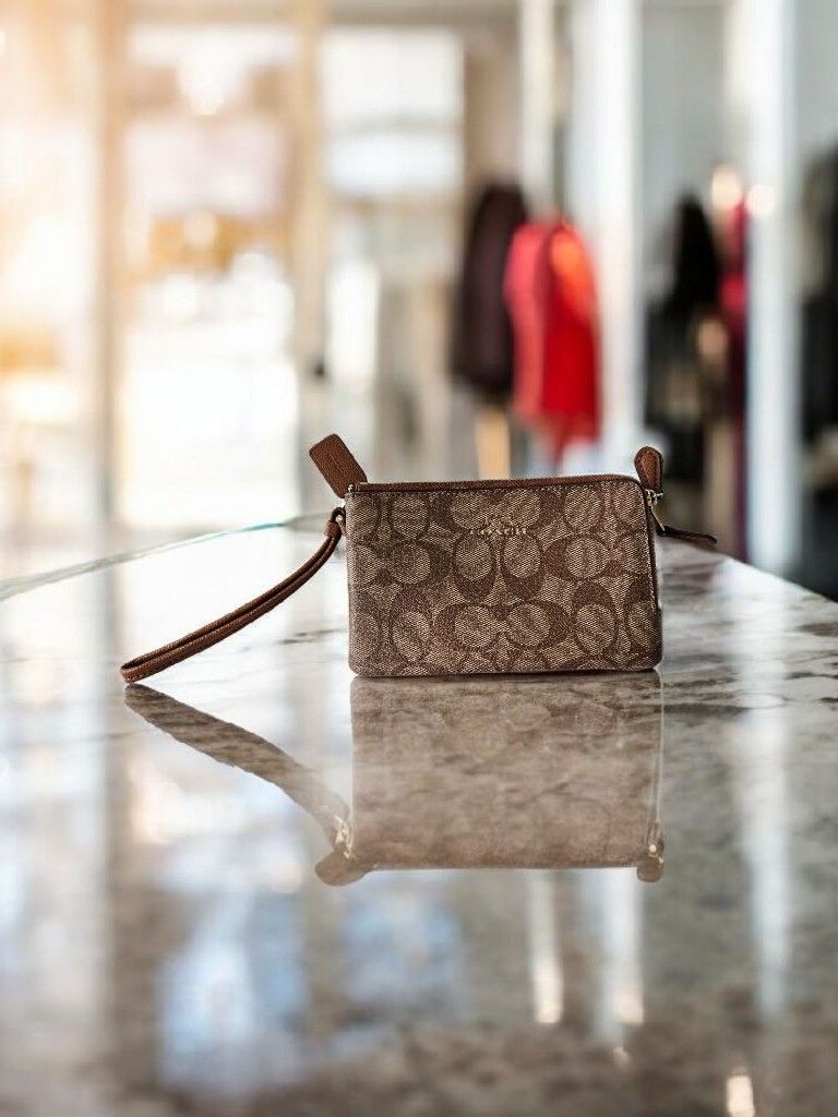 Coach  VINTAGE Small Wristlet Brown Beige Signature C Monogram Canvas Leather 6.25"x4"