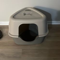 Corner cat liter box