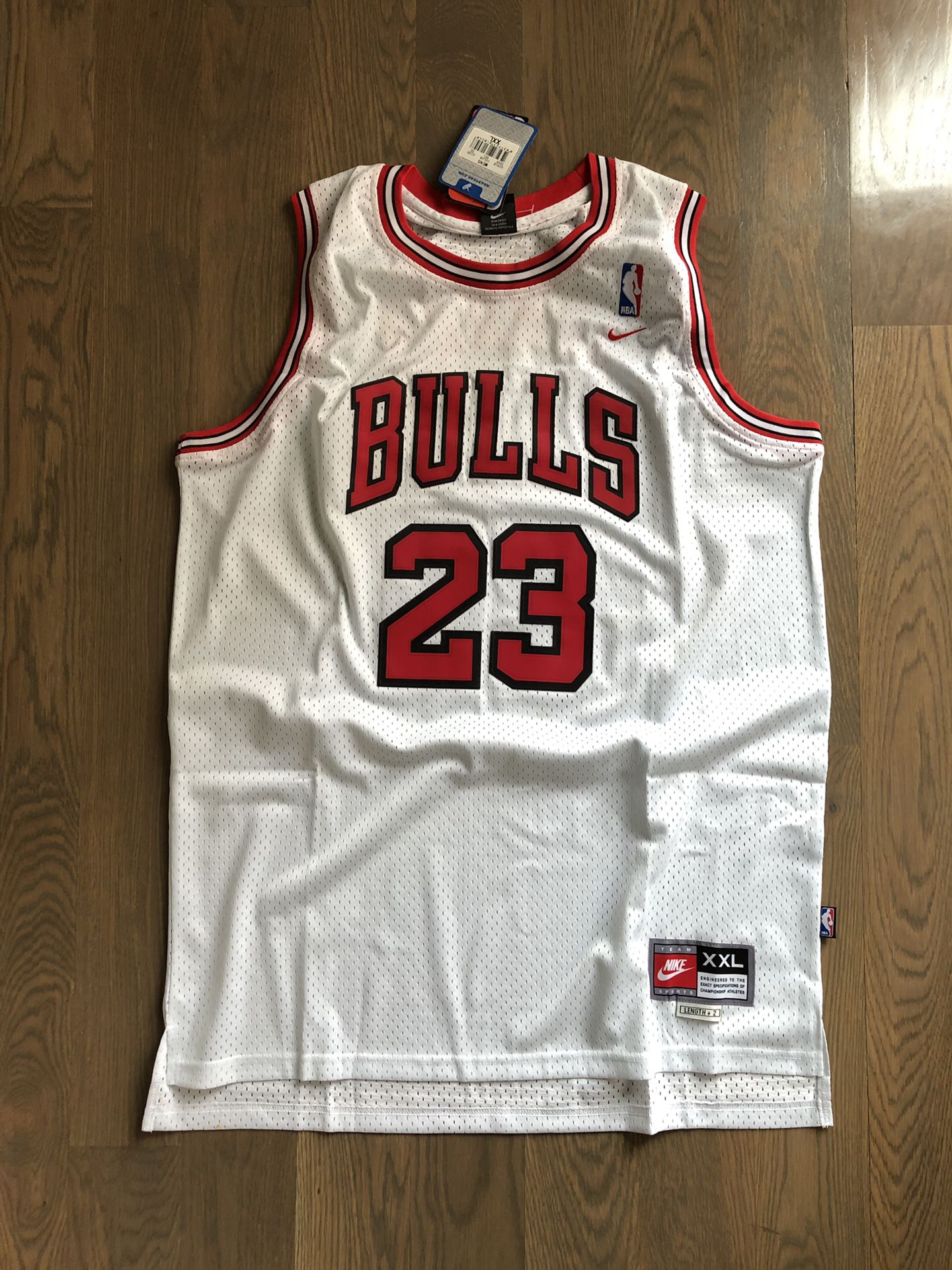Nike Chicago Bulls Michael Jordan Swingman Jersey — White, XXL