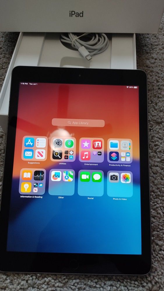 Apple IPad 5th Generation : Unlocked 