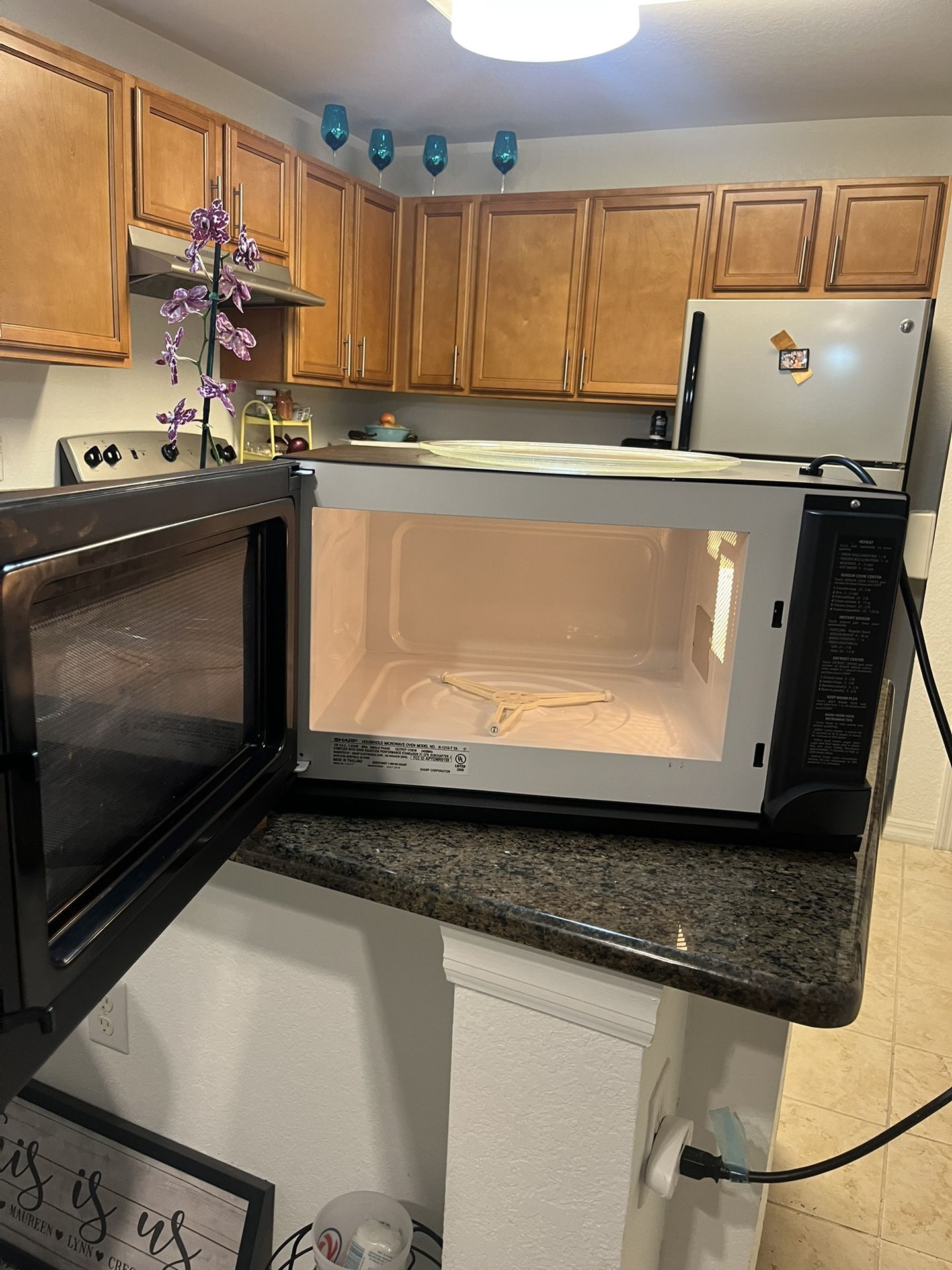 Large Over The Stove Microwave 