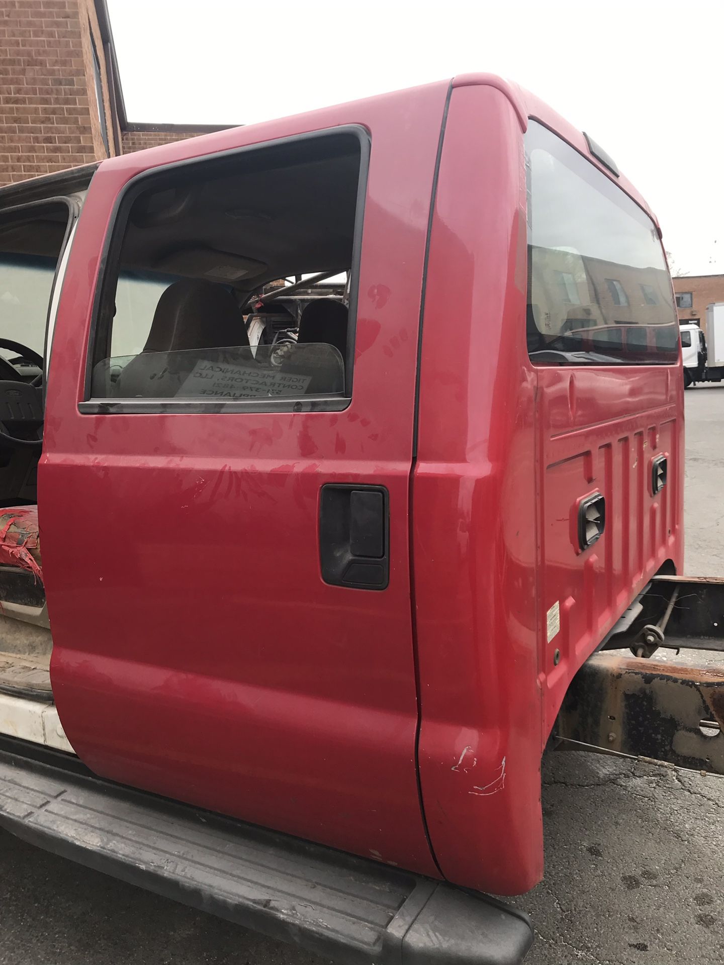 2008 Ford F-350 transmission, rear, gas tank