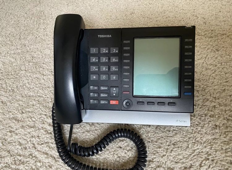 Toshiba IP Enterprise Phone IP5531-SDL Self Labeling VoIP Telephone 18 Button. X 55 Phones