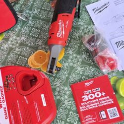 Milwaukee
M12 FUEL 12V Lithium-Ion Brushless Cordless High Speed 3/8 in. Ratchet Kit w/(1) 2.0ah battery  Charger and Bag