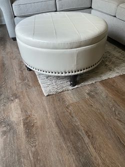 coffee table / ottoman