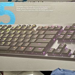 Logitech G915 LIGHTSPEED RGB Mechanical Gaming Keyboard