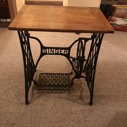 Singer Sewing table Antique Vintage Beautiful Cast Iron