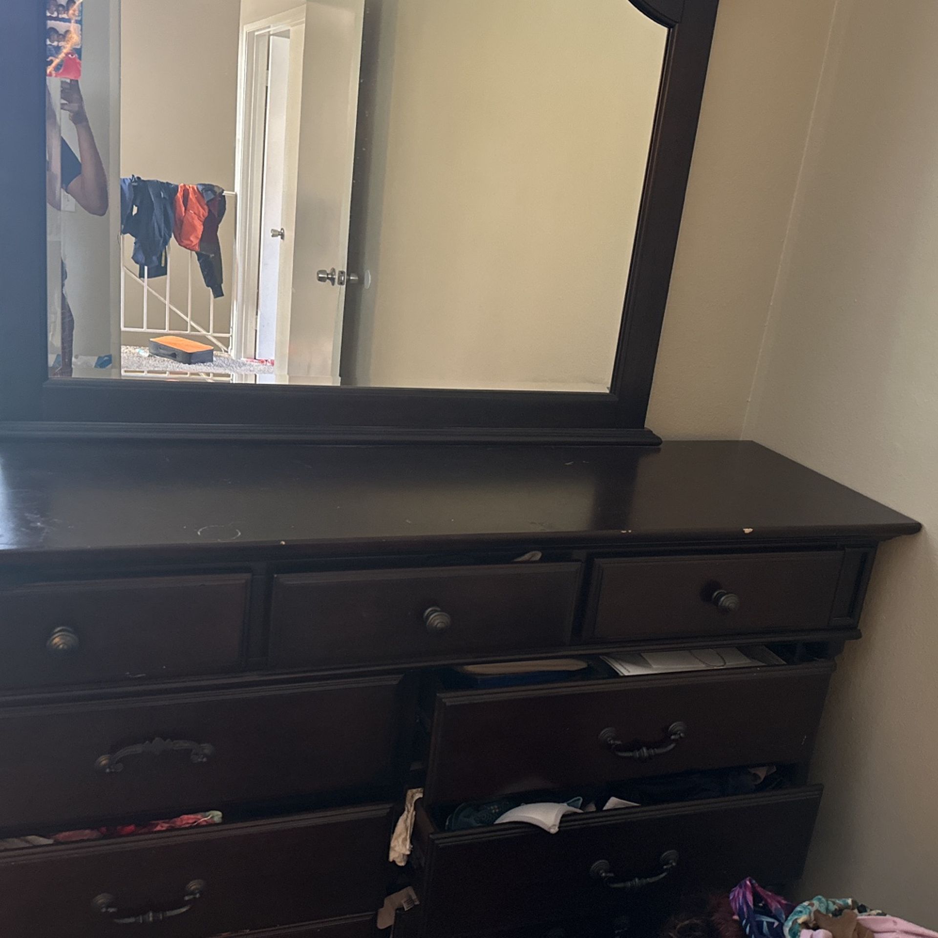 Free Dresser With Mirror