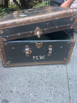 Vintage Mendel Drucker Steamer Trunk Antique Storage Chest c. 1(contact info removed)