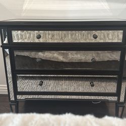 Arhaus Mirrored 3-Drawer Dresser – Glam Style (Cracked Top)