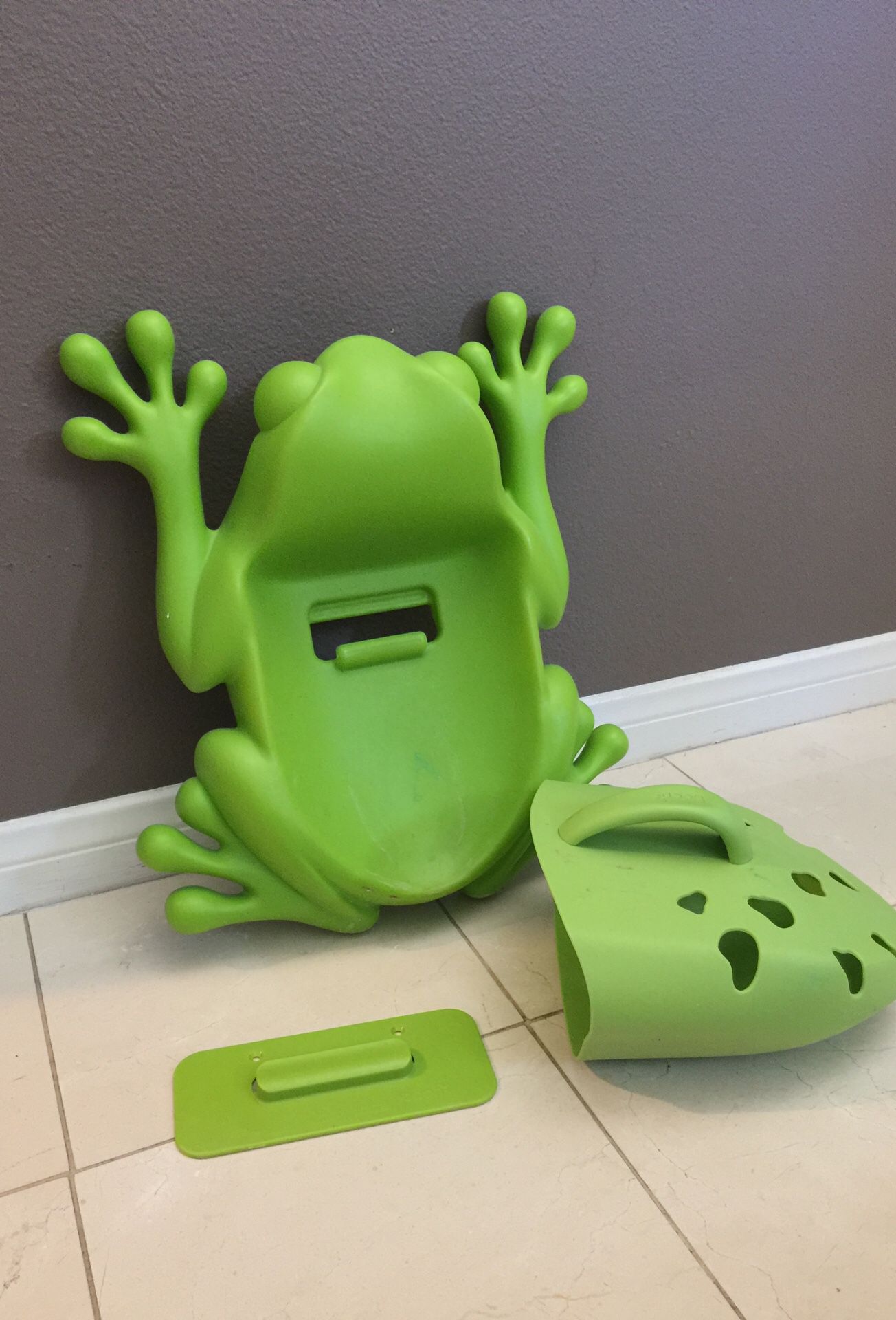 Frog bath toy holder