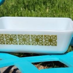 Vintage Pyrex dish