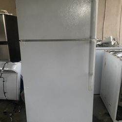 GE Top & Bottom Refrigerator 
