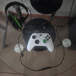 Xbox Series S Controller & Turtle Beach Headset