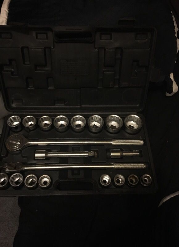 Pittsburgh 20 piece Jumbo socket set , 3/4" drive with 19-50 MM sockets
