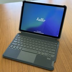 Apple iPad Air 4th Generation with Keyboard Case in Excellent Condition