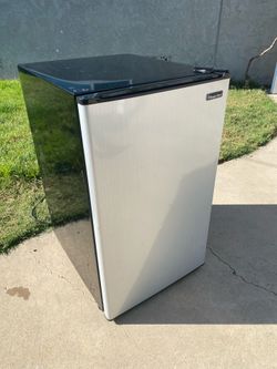 Magic Chef Refrigerator and Freezer combo