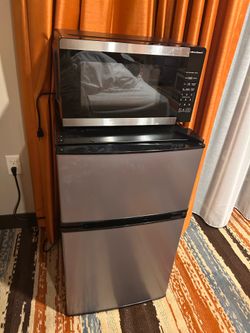 Mini fridge/ microwave
