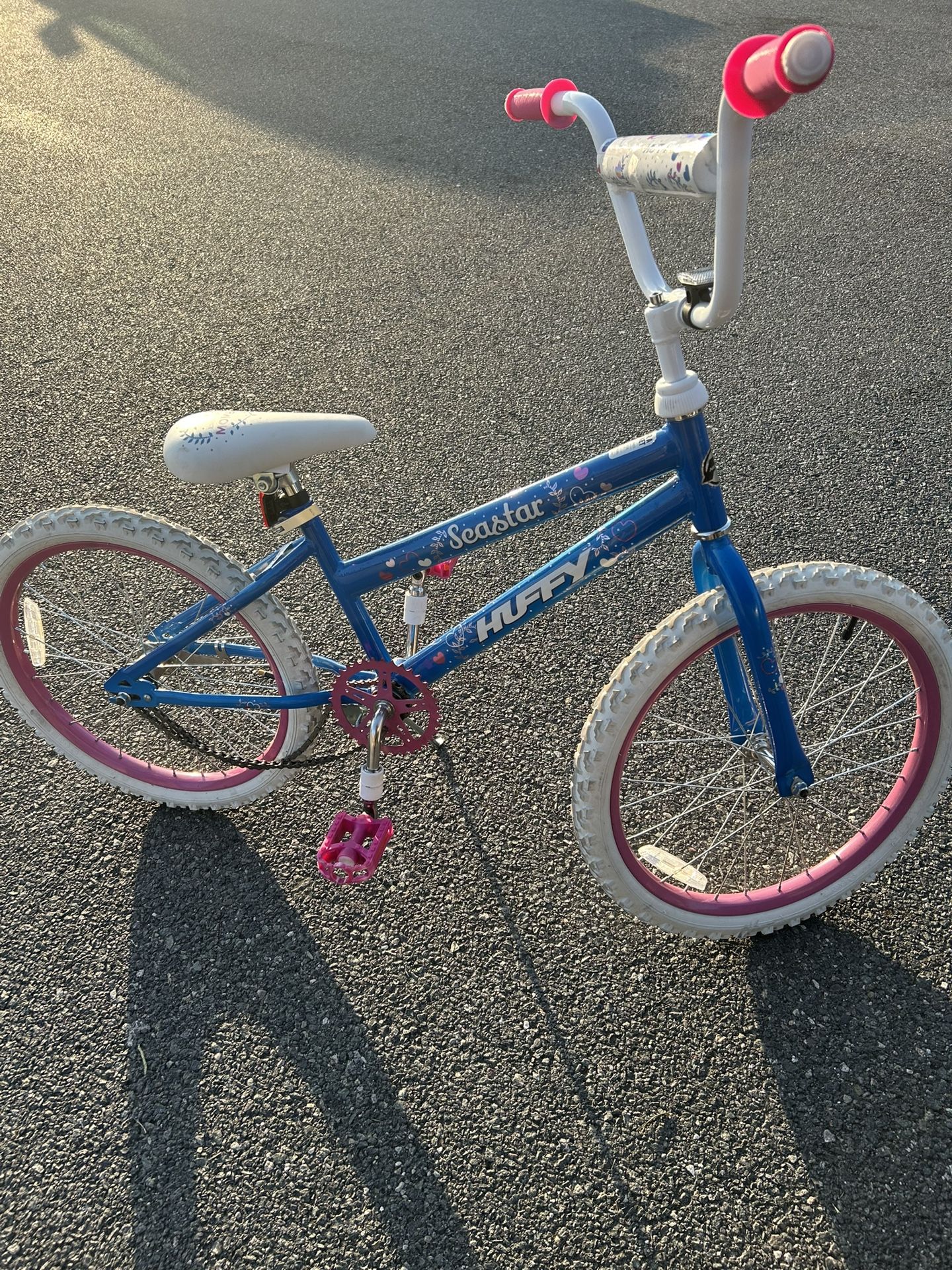 Like new 20 inch girls bike