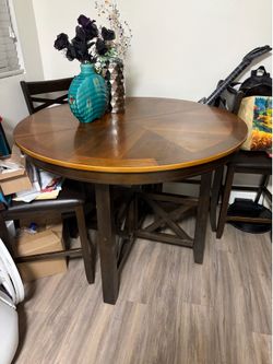 Table that sits 6