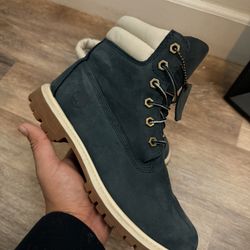 Women's Timberland Boots, size 7.5, waterproof, 6in double collar, navy