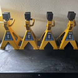 Tonda 2 Ton Jack Stands With Pinchweld Adapters