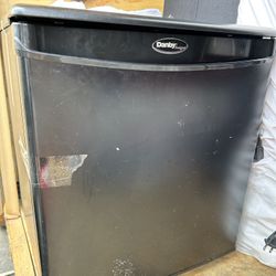 Dandy - Mini Refrigerator 