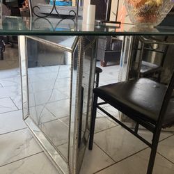 Heavy dining Table 2 Mirror Are Cracked 