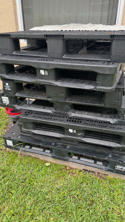 Plastic pallets