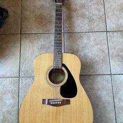 Yamaha F-310 Acoustic Guitar In Good Condition