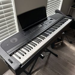 Yamaha DGX Piano Keyboard