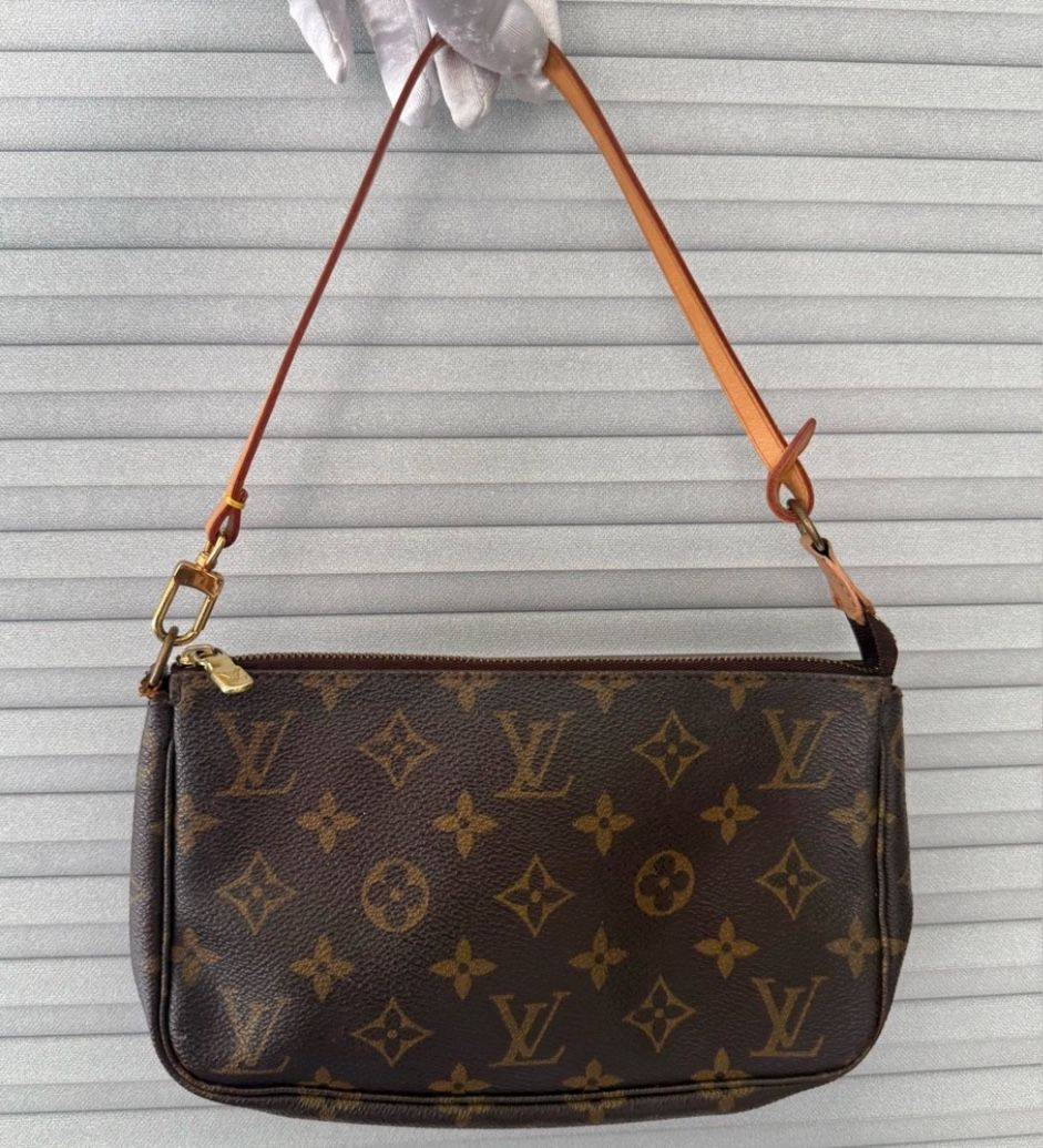 Louis Vuitton Monogram Mini Pochette - Vintage