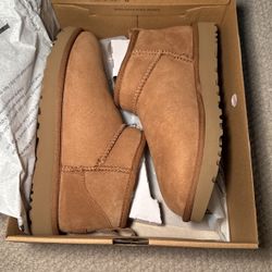 Uggs Ultra Mini - Size 7 