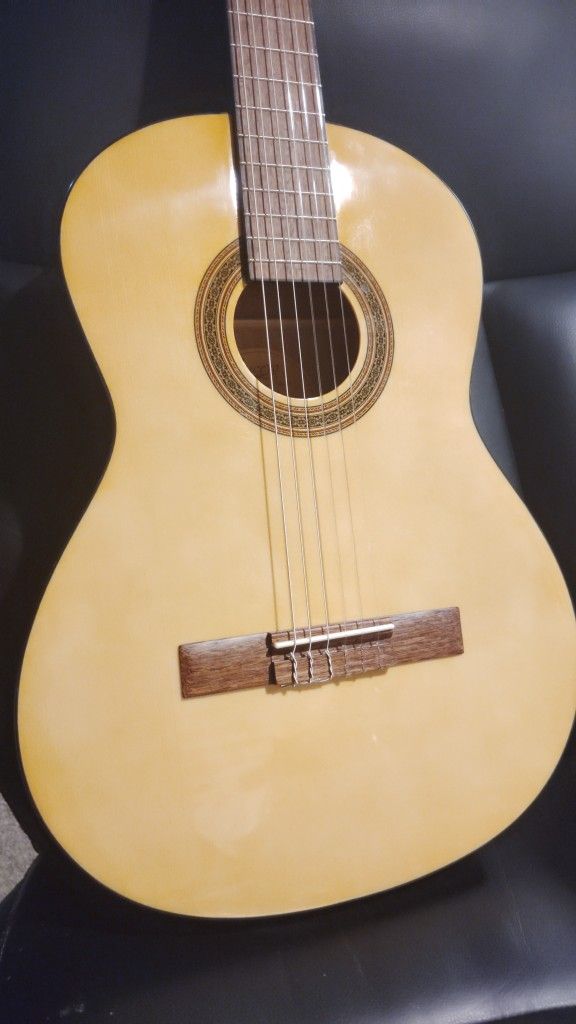 Lucero LC100 Classical Guitar