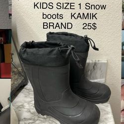  SNOW BOOTS YOUTH   SIZE  1    25$ GREAT CONDITION AND  GOOD INSULATION 