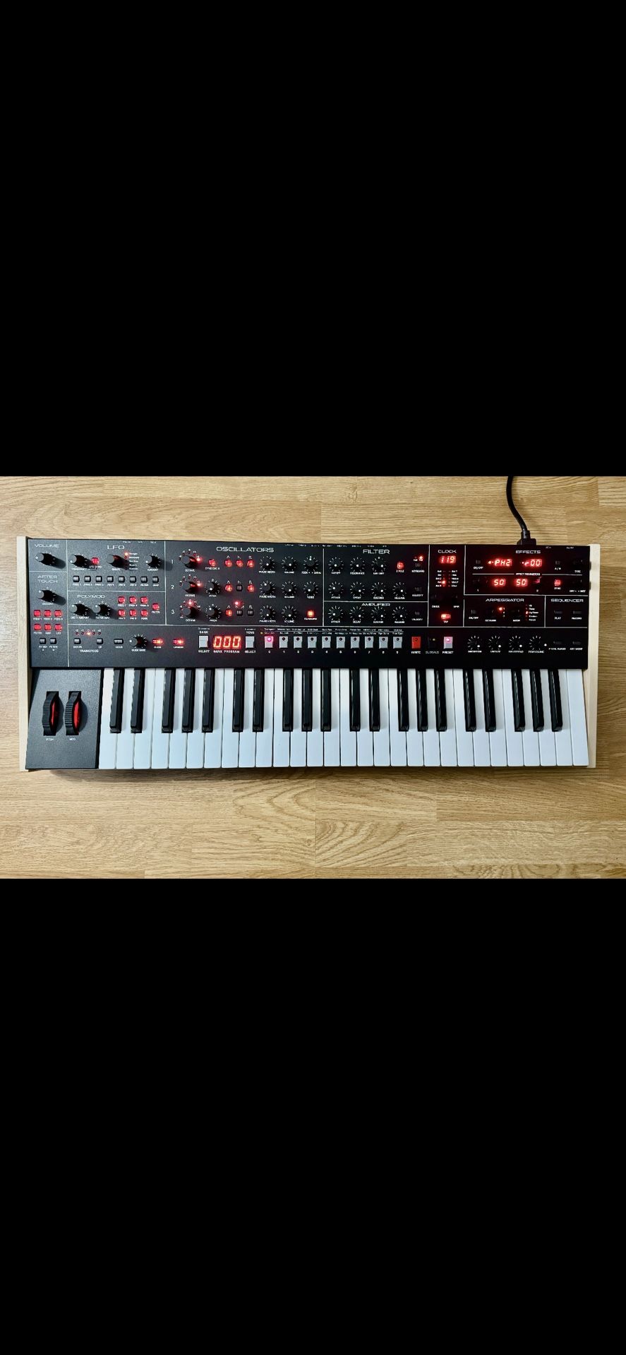 Sequential Trigon 6 Keyboard