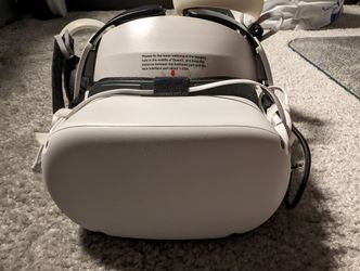 White 256GB Meta Quest 2 w/ Accessories
