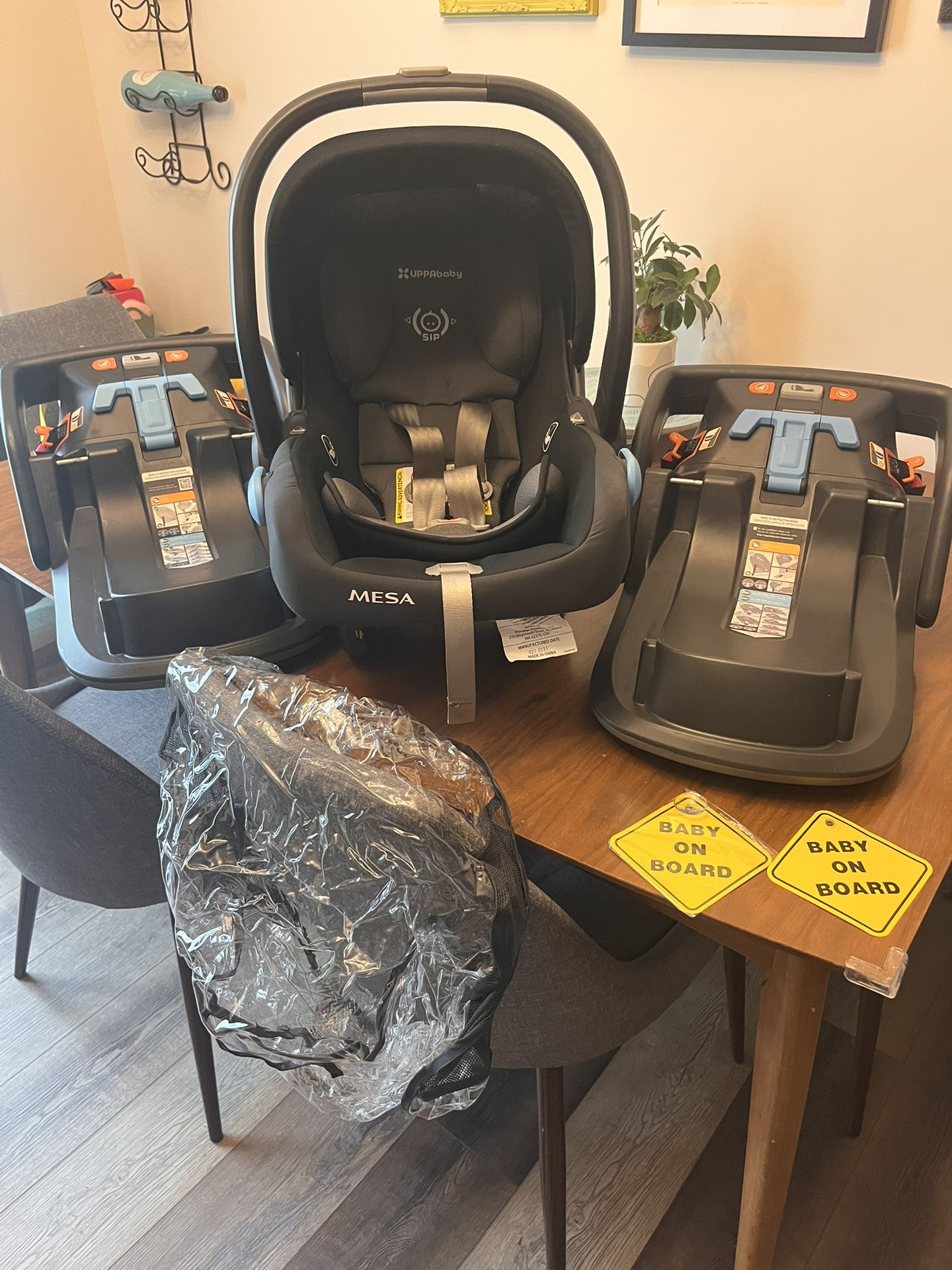 Uppababy Mesa Carseat And Bases