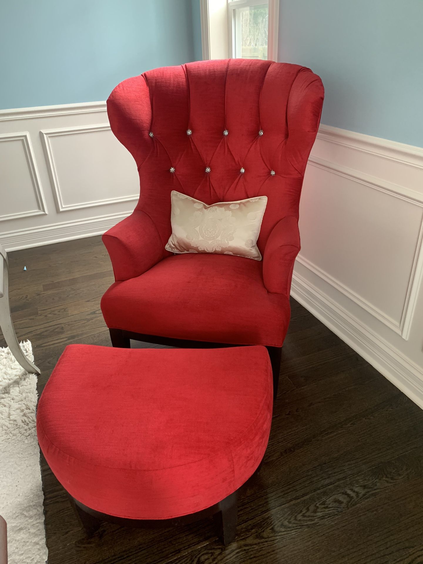 Chair With Ottoman